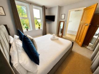 Coastal Stay with Garden and Parking - Two Bedroom - Close to Beach - 2