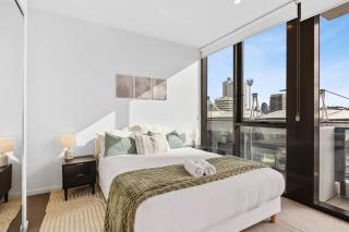 Walk to The Gabba with Rooftop Pool & Secure Carpark with Beautiful City Views - 7