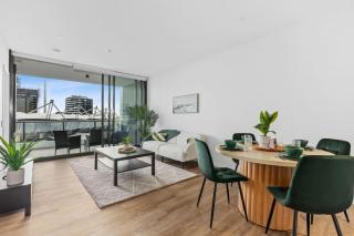 Walk to The Gabba with Rooftop Pool & Free Carpark - 0