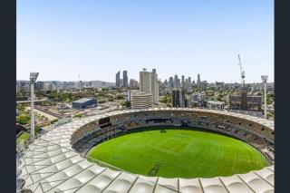 Walk to The Gabba with Rooftop Pool & Secure Carpark with Beautiful City Views - 6