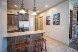 Suite Retreat with Pool Spa Gym and Tennis Court - 4