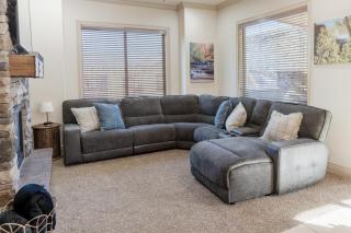 Suite Retreat with Pool Spa Gym and Tennis Court - 3