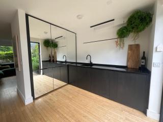 Sunlit Designer Haven in Trendy Neighbourhood - 9