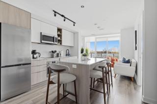 Modern West Getaway 2BR Condo with Free Parking - 8
