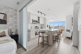 Modern West Getaway 2BR Condo with Free Parking - 4