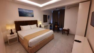 Lavinia Bay Beach Hotel - 9
