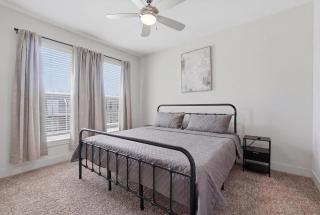 Stylish 2BR and 2BA Suite Mins to Universal and Disney - 5