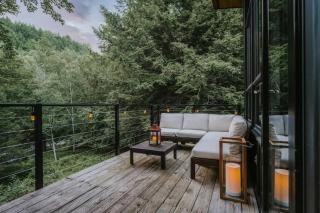 The Treehaus midcentury retreat and Mad River access - 8
