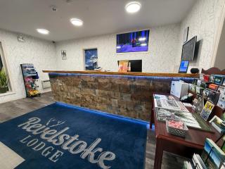 Revelstoke Lodge - 9