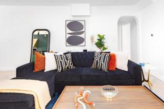 Designer Toronto Apartment Parkdale Retreat - 3