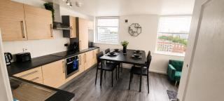 Contractor-Friendly City Centre Flat Free Parking - 6