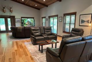 Suite 2 Remodeled 2BR w Kitchen & Grill - 6