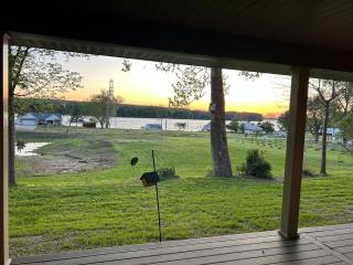Suite 2 Remodeled 2BR w Kitchen & Grill - 5