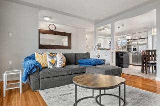 Bark & Bloom Bungalow Fenced Yard Pet Friendly - 0