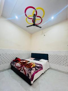 Rukmani Dham Hotel & guest house - 2