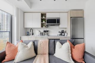 Scenic 2BR Condo with Views & Free Parking - 8