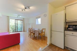 Trelawney Place, close to London - 1
