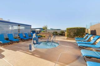 2BR Cozy Vegas Strip Views Modern Kitchen - 3