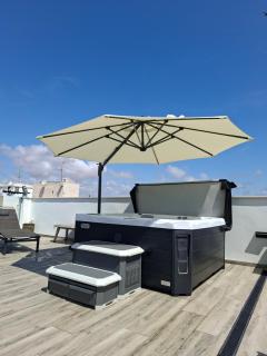 Penthouse-Pool-Jacuzzi-Gym-Sauna- Beach PMT41 - 5