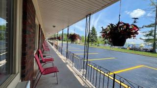 Park Place Motel & Suites - 8