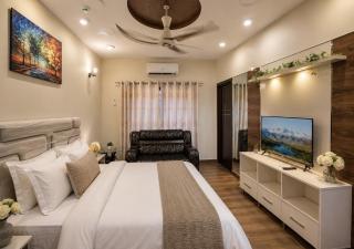 DHA Phase 9 Luxury 3BR, 4 ACs, Home Office, Family Stay - 4