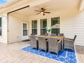 The Woodlands 4BR 3BA One Story Retreat w Dual Shower, EV Friendly, Baby Crib, and Grill - 1