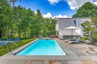 Zenbrook - Sauna and Firepit Pool Luxe Design - 9