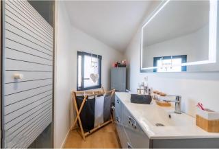 Modern House with Heated Pool, BBQ & Air Conditioning - 3