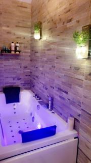 Modern House with Heated Pool, BBQ & Air Conditioning - 2