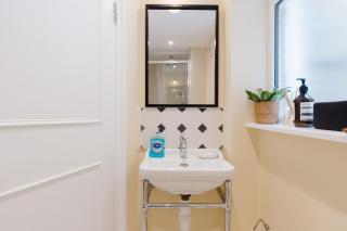 Sunny 3BDR Family Home in Clapham - 4