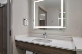 Holiday Inn Express & Suites Linden - Newark South by IHG - 4