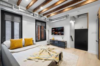Charming Parkdale Apt Private Patio Sleeps 4 - 3