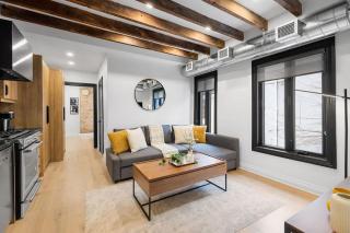 Charming Parkdale Apt Private Patio Sleeps 4 - 1