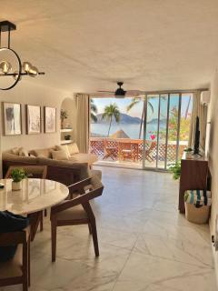 Spacious apartment in Manzanillo right on the beach - 5