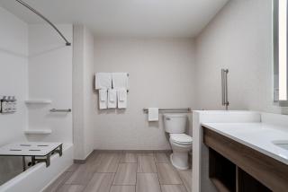 Holiday Inn Express & Suites Linden - Newark South by IHG - 3
