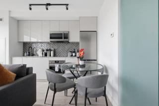 Modern Suite Panoramic Views Parking - 8