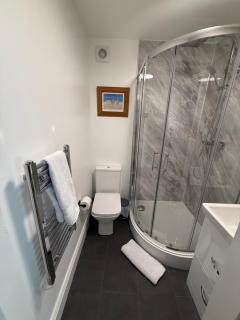 Stylish Harbourfront Top-Floor Apartment with Sea Views Sleeps 6 - 8