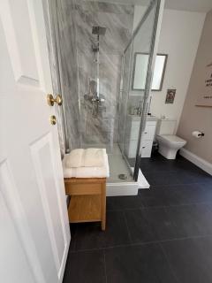Stylish Harbourfront Top-Floor Apartment with Sea Views Sleeps 6 - 6