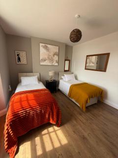 Stylish Harbourfront Top-Floor Apartment with Sea Views Sleeps 6 - 4