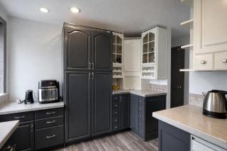 Remodeled, Spacious, Modern Retreat 5 BR, 3BA, 2KIT - 5