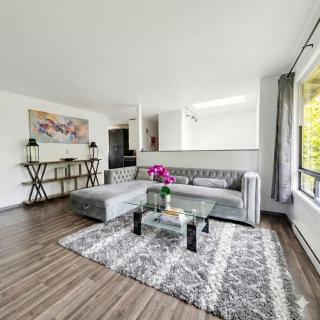Remodeled, Spacious, Modern Retreat 5 BR, 3BA, 2KIT - 8