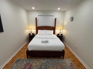 5-Star Elegant Home Away - 8