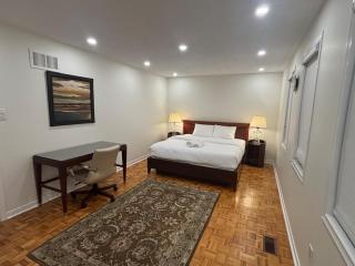 5-Star Elegant Home Away - 6