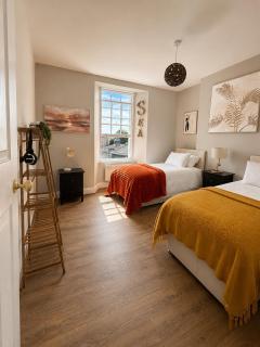 Stylish Harbourfront Apartment with Best Sea Views - 7
