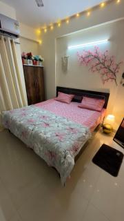 Luxury Floral Retreat Near Amrita Hospital - 8