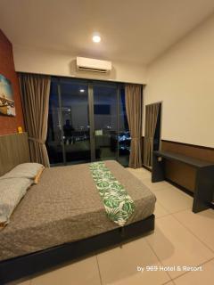 2 Bedrooms at Sunset View 969 PD Waterfront - 2