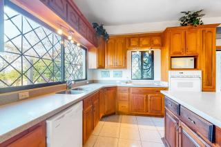 Enchanting home with pool volleyball mountain & city views & AC - 4
