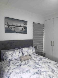 Modern Apt in Cedar Fourways with Power backup - 5