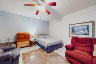 Roomy Casita - Shared Pool - Free High-Speed WiFi AC - 0