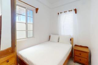 Snug ground-floor haven with comfortable amenities and kitchenette - 8